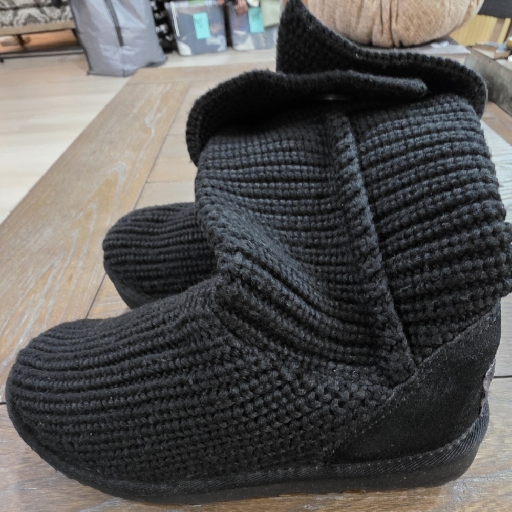 UGG Classic Cardy Knit Boots, Women's Size 6 - Picture 5 of 13